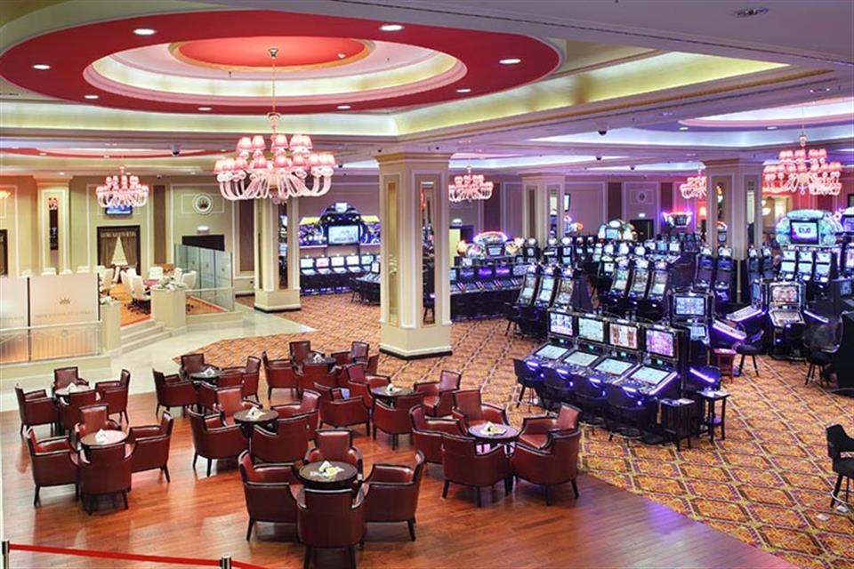 Vista del interior del Regency Casino Mont Parnes